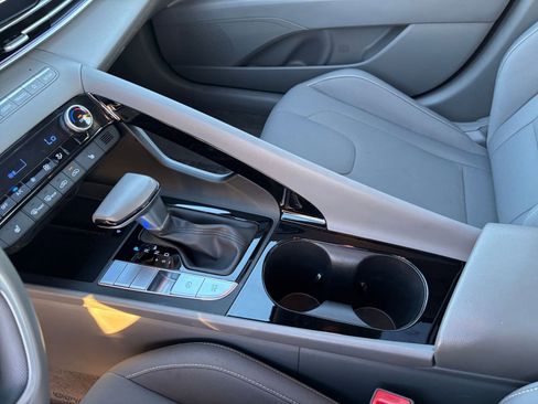 Used 2025 Hyundai Elantra SEL image 44