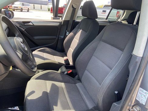 Used 2011 Volkswagen Golf 4-Door FWD image 11
