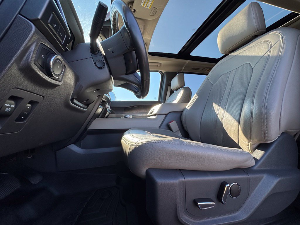 Used 2019 Ford Expedition Limited w/ Equipment Group 302A RWD image 18