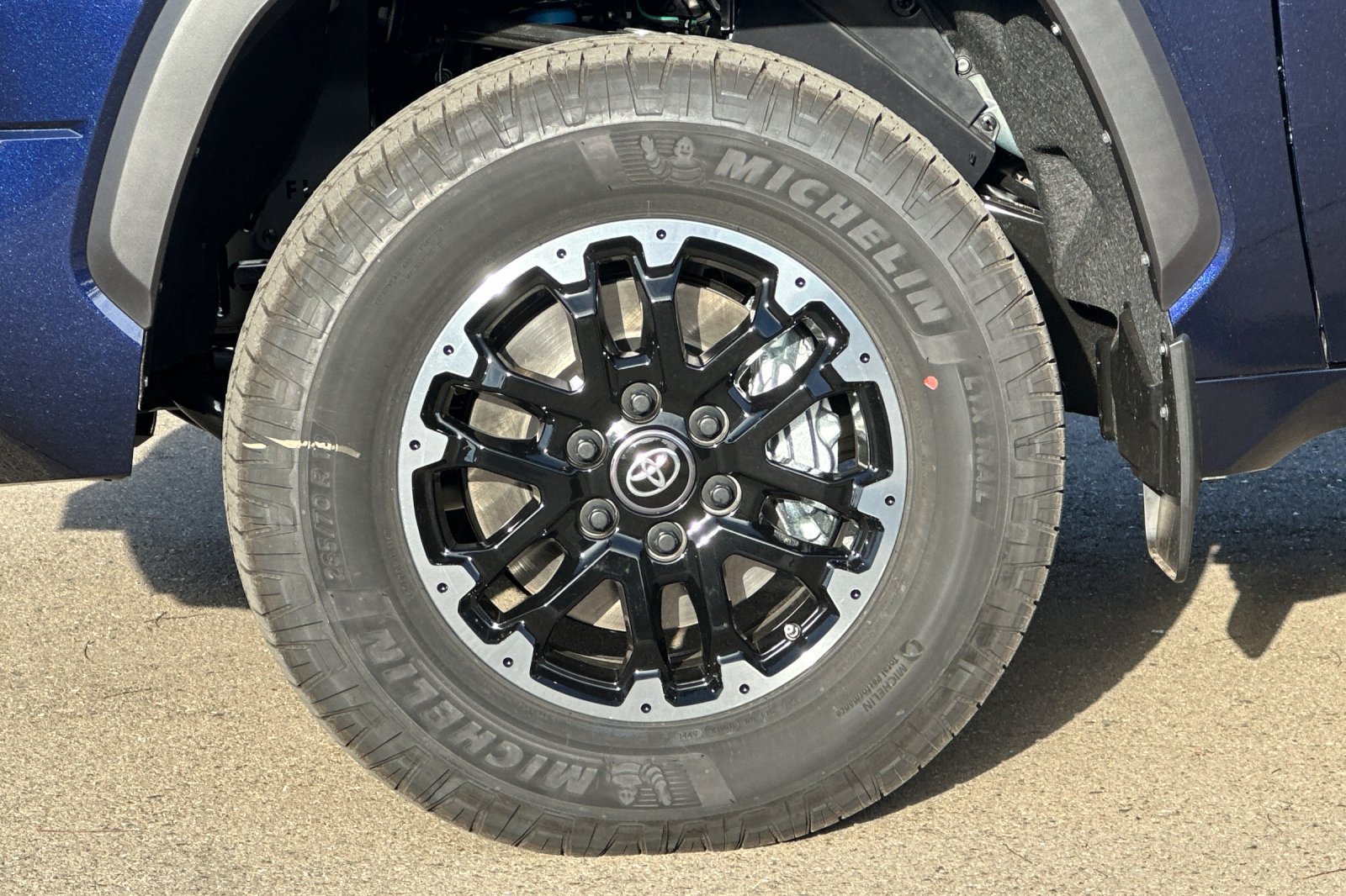 New 2026 Toyota Tundra SR5 w/ TRD Off-Road Package AWD/4WD image 32