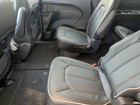New 2026 Chrysler Pacifica Limited image 17