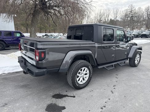 Used 2023 Jeep Gladiator Sport image 3