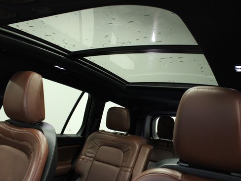 Used 2025 Lincoln Aviator Reserve w/ Illumination Package image 10