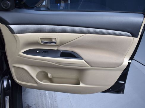 Used 2016 Mitsubishi Outlander SE image 6