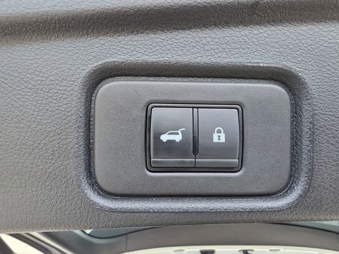 Used 2025 Nissan Pathfinder SV FWD image 13