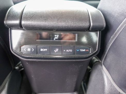 Used 2021 Toyota Highlander XLE image 28