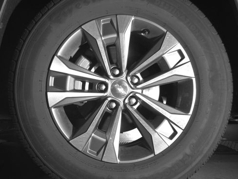 Used 2025 Chevrolet Equinox LT FWD image 12