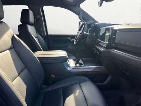 Used 2024 Chevrolet Silverado 2500 LT w/ Convenience Package image 13