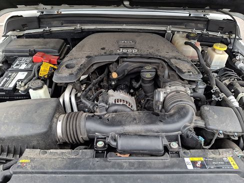 Used 2021 Jeep Gladiator Sport image 29