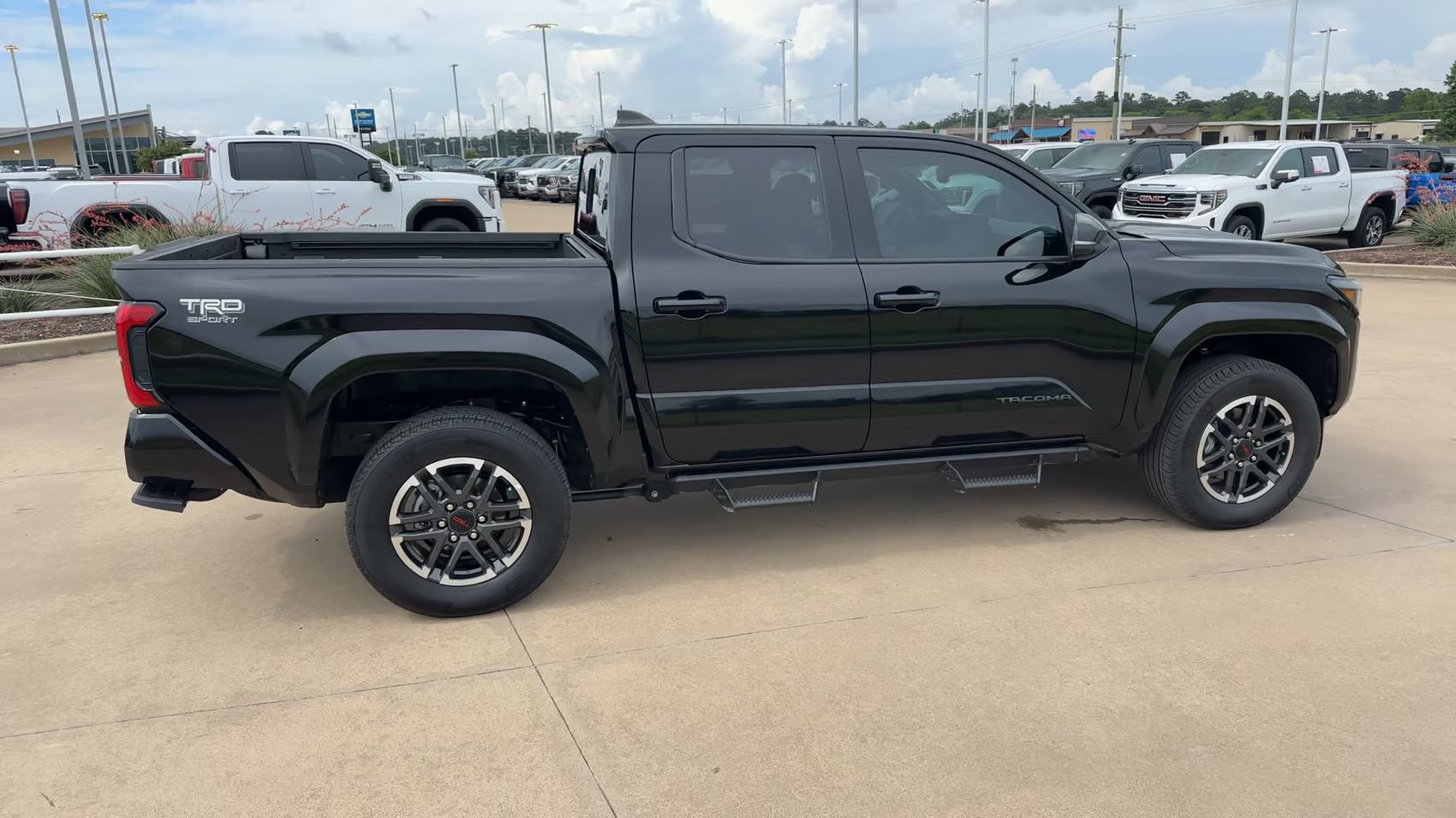 Used 2025 Toyota Tacoma TRD Sport w/ TRD Sport Upgrade Package RWD image 8