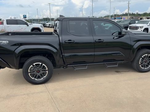 Used 2025 Toyota Tacoma TRD Sport w/ TRD Sport Upgrade Package RWD image 8