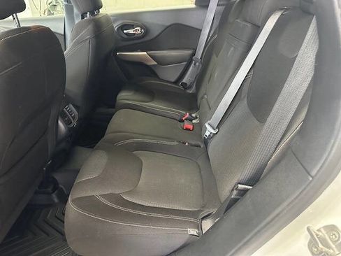 Used 2017 Jeep Cherokee Latitude w/ Comfort & Sound Group image 12