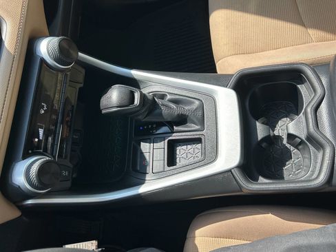 Used 2021 Toyota RAV4 LE image 11