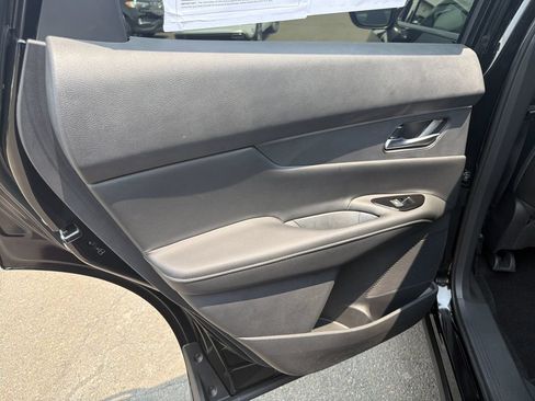 Used 2025 Nissan Murano SV AWD/4WD image 12