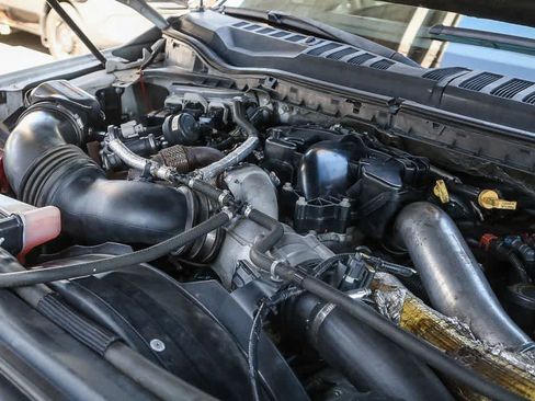 Used 2017 Ford F550 2WD Crew Cab Super Duty image 32