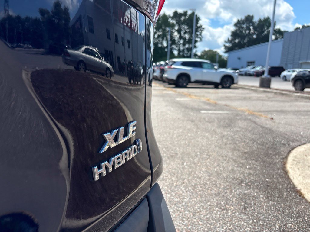 Used 2021 Toyota RAV4 XLE w/ Convenience Package AWD/4WD image 16