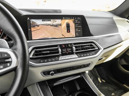 Used 2022 BMW X5 M50i w/ Executive Package image 27