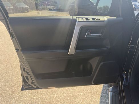 Used 2023 Toyota 4Runner SR5 Premium w/ Moonroof Package AWD/4WD image 10