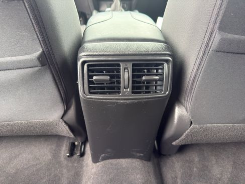 Used 2019 Nissan Rogue SV w/ Premium Package FWD image 31