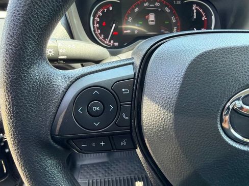 Used 2025 Toyota RAV4 XLE FWD image 16