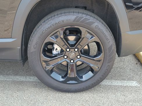 Used 2025 Chevrolet Equinox LT w/ Safety and Technology Package FWD image 5