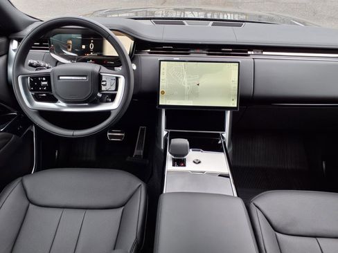 New 2025 Land Rover Range Rover Long Wheelbase SE image 4