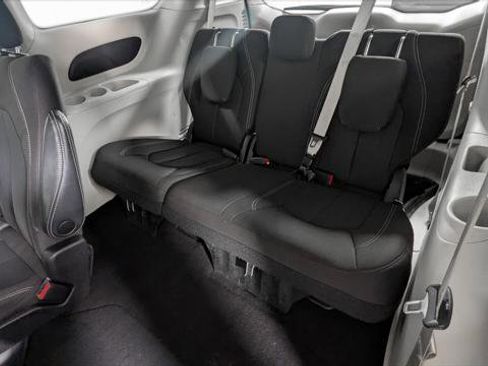 Used 2023 Chrysler Voyager LX FWD image 17