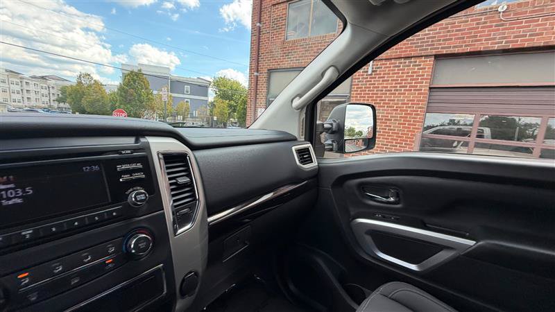 Used 2017 Nissan Titan SV AWD/4WD image 34