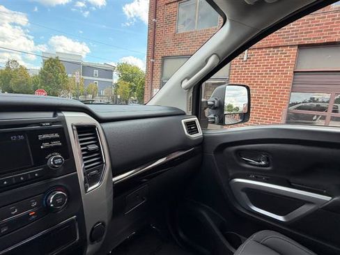 Used 2017 Nissan Titan SV AWD/4WD image 34
