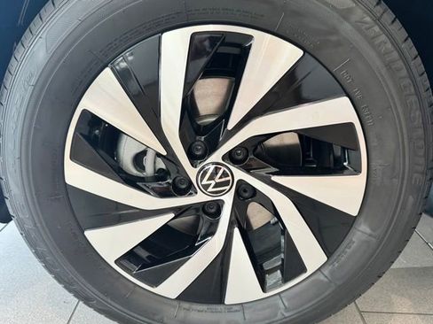 New 2025 Volkswagen Tiguan S FWD image 18