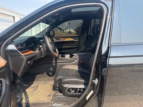 Used 2025 Jeep Grand Cherokee Summit AWD/4WD image 4