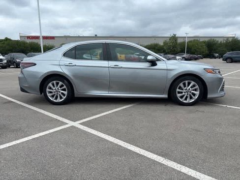 Used 2022 Toyota Camry LE image 6