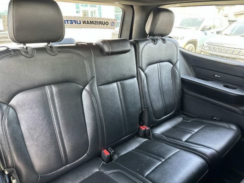 Certified 2024 Jeep Wagoneer Series II w/ Flexible Seating Group AWD/4WD image 15