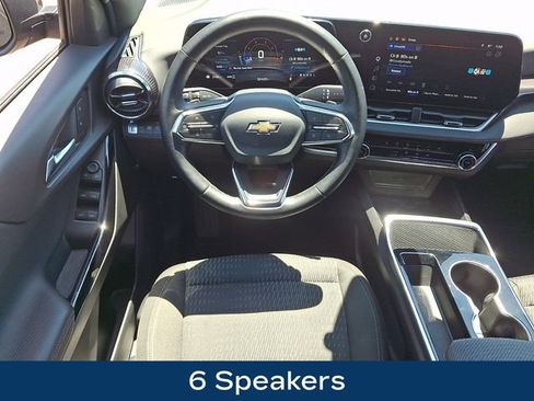 Used 2025 Chevrolet Equinox LT AWD/4WD image 3