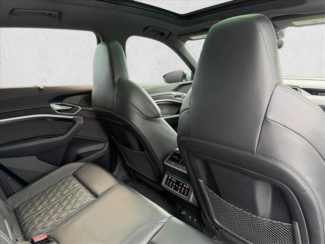 Used 2022 Audi e-tron S Prestige AWD/4WD image 23