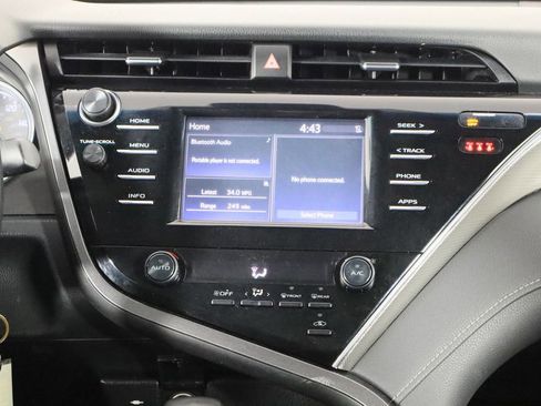 Used 2018 Toyota Camry SE image 23