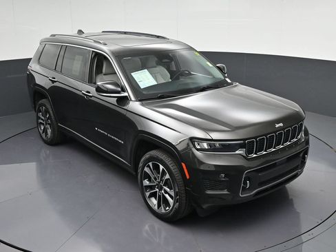 Used 2021 Jeep Grand Cherokee L Overland w/ Luxury Tech Group IV AWD/4WD image 24