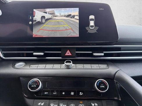 Used 2023 Hyundai Elantra Limited image 20