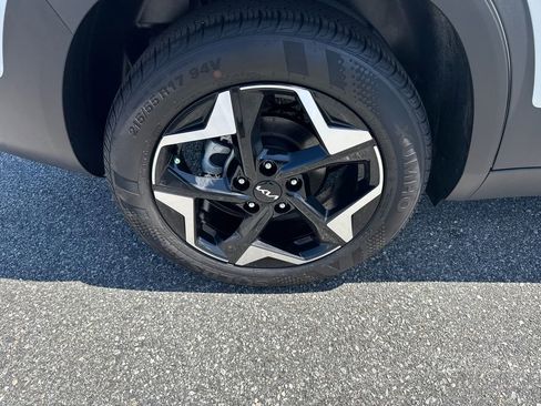 New 2025 Kia Seltos EX image 17