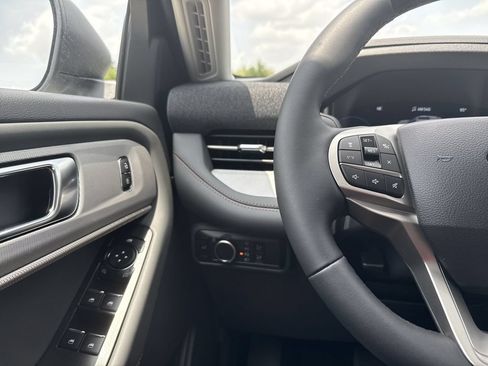 New 2026 Ford Explorer Active RWD image 16