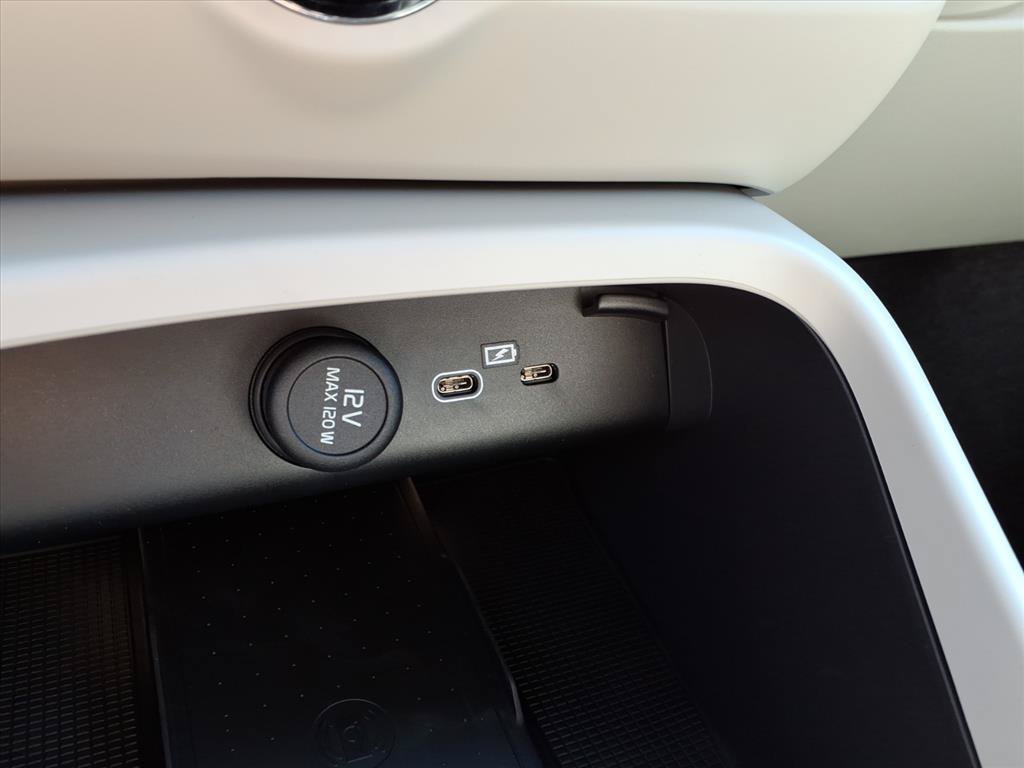 New 2026 Volvo XC40 B5 Plus w/ Protection Package Premier AWD/4WD image 19