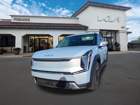 New 2026 Kia EV9 Light RWD image 3