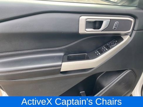 Used 2022 Ford Explorer XLT image 17