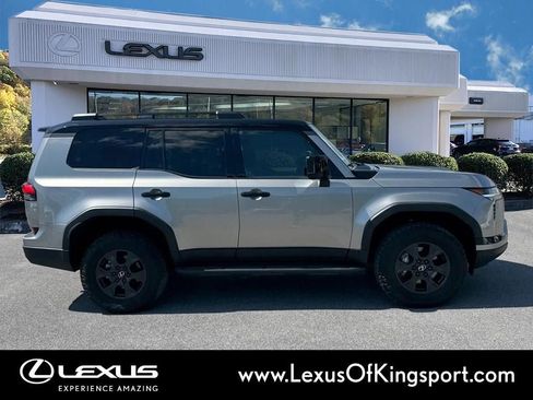 Used 2025 Lexus GX 550 AWD/4WD image 6