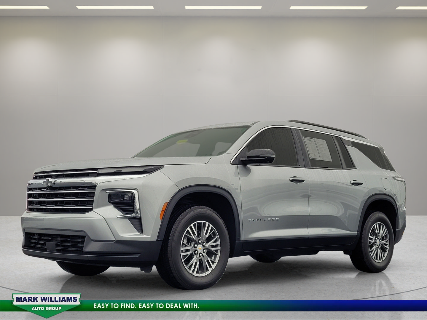 Used 2025 Chevrolet Traverse LT w/ Driver Confidence Package FWD image 8