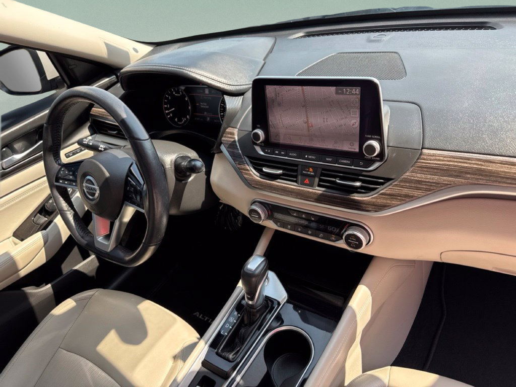 Used 2020 Nissan Altima 2.0 Platinum FWD image 36