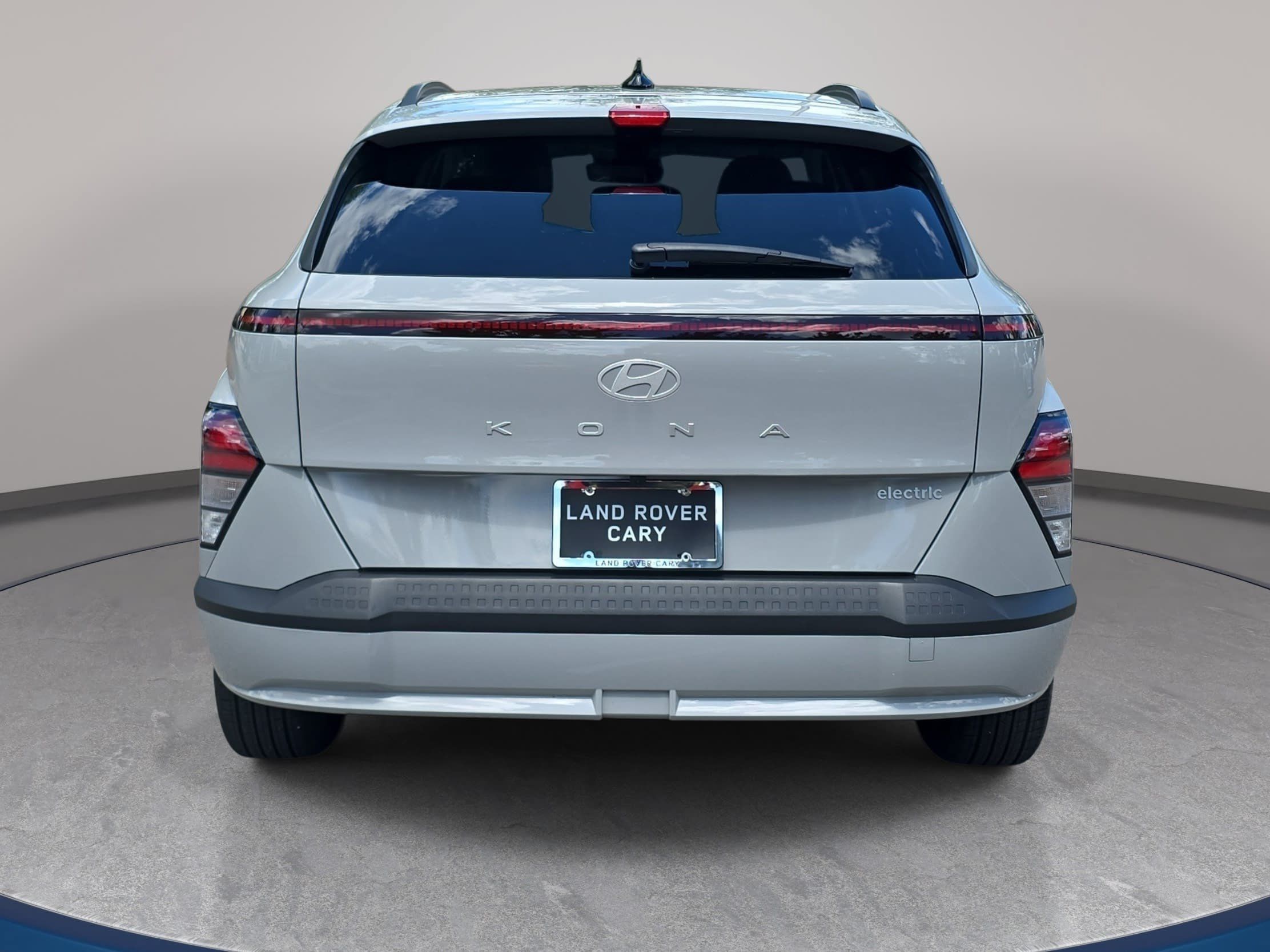 Used 2025 Hyundai Kona SEL FWD image 6