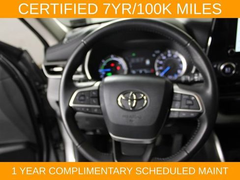 Used 2024 Toyota Highlander XLE AWD/4WD image 20