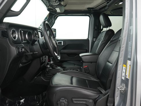 Used 2018 Jeep Wrangler Unlimited Sahara AWD/4WD image 21