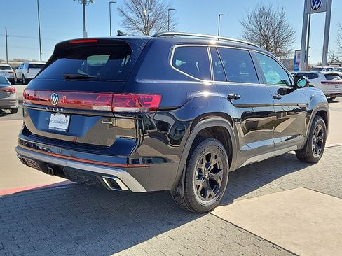 New 2026 Volkswagen Atlas Peak Edition image 4